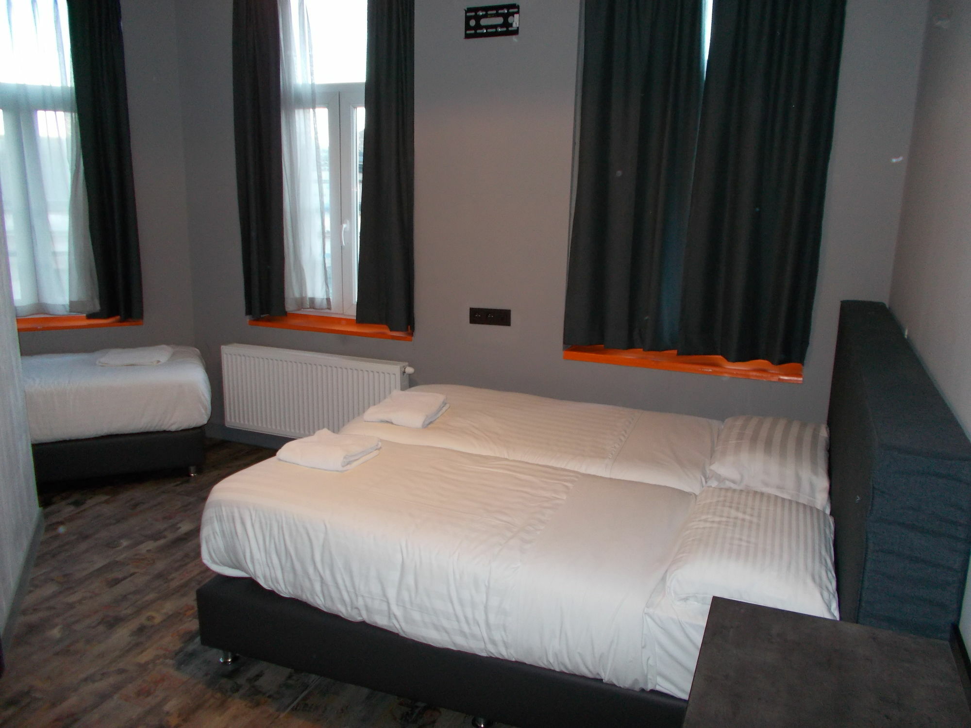 Urban City Centre Hostel Брюссель Экстерьер фото